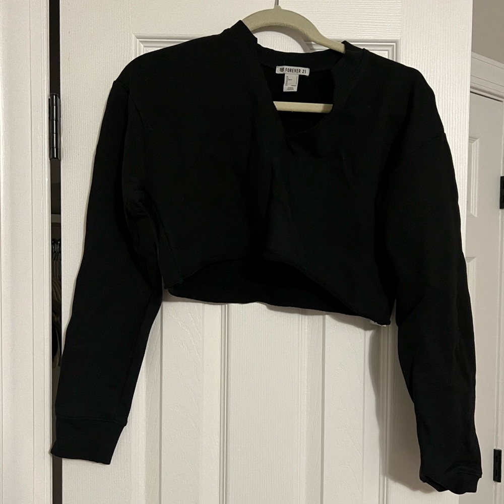 Forever 21 v neck cutout long-sleeve workout crop.